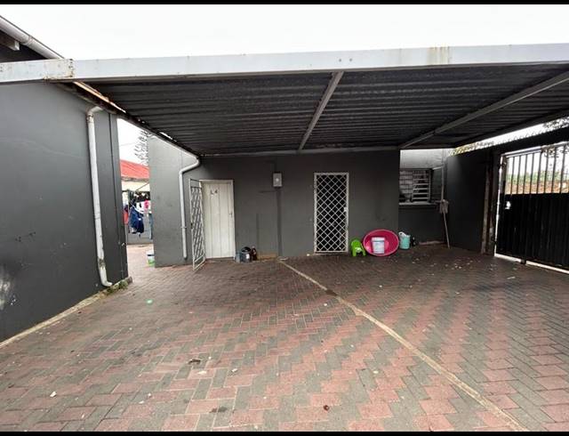 10 BEDROOM HOUSE FOR SALE IN ROSETTENVILLE